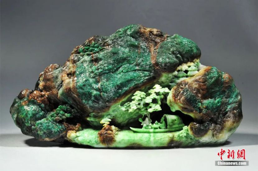 独山玉作品──江山入怀。