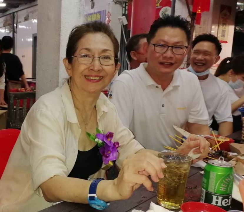 人联党古晋支部主席拿督杨莉（左）冀该党尽快遴选出古晋市区国区准候选人；中为该支部青年团团长郑志国。