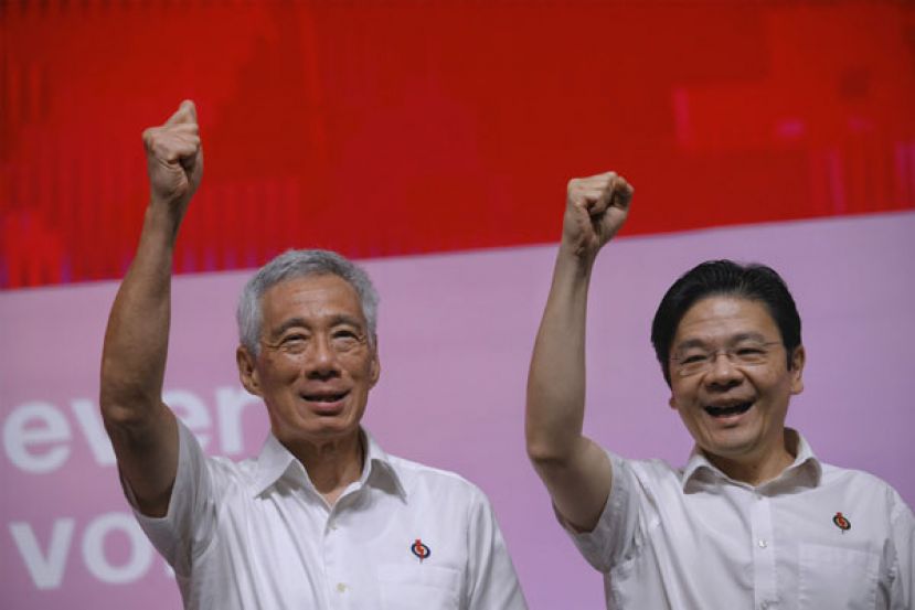 新加坡总理李显龙（左）与副总理黄循财（右） 。
