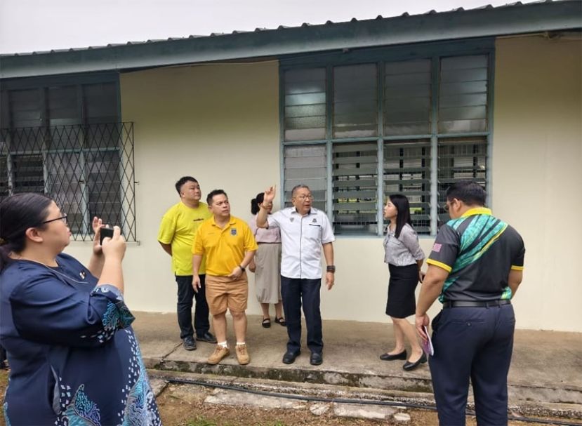 强风吹毁肯雅兰国小屋顶 黄鸿圣协调维修 确保师生安全