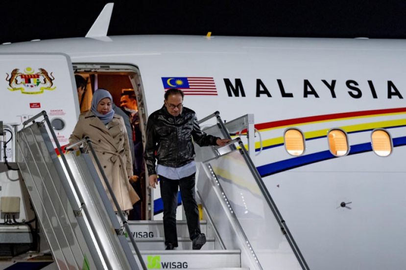 首相安华抵达德国布兰登堡机场。