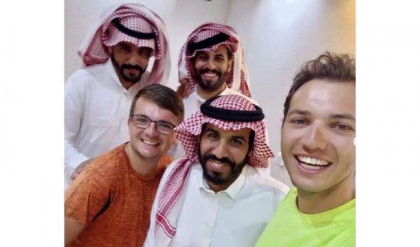 法国球迷骑行7000公里　从巴黎到多哈逐梦世界杯