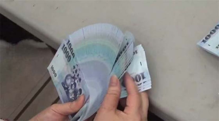 20年前存款突增161万！银行汇错帐户不承认，她合法暴富爽买2栋房。