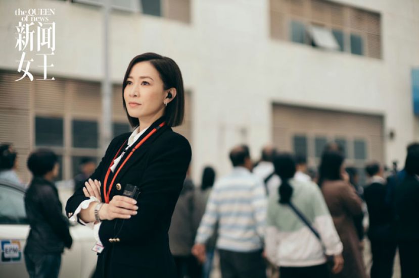 演员佘诗曼在《新闻女王》中饰演文慧心。