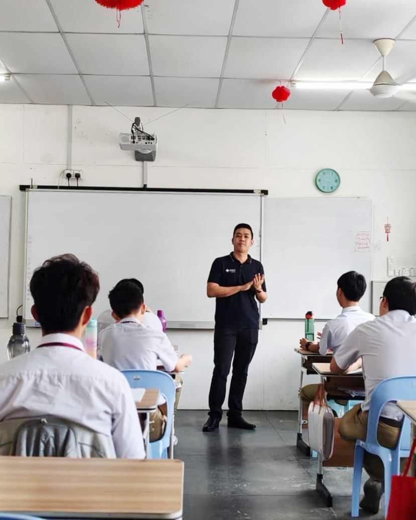 梁谦奕医生与三中学生分享经历.