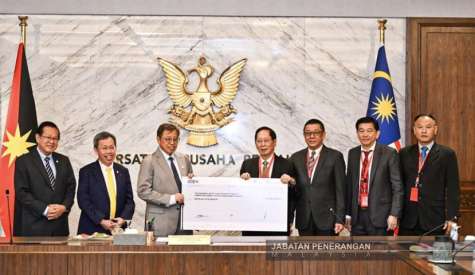 砂政府再拨 1,000 万助独中   十三年来累计 1.02 亿促联邦公平对待各源流教育