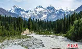 人这一辈子，一定要走一次高速公路穿越天山！