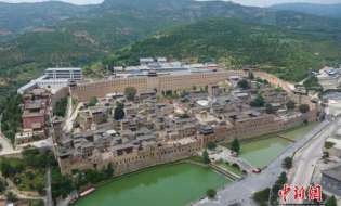 太行古堡与西方古堡 建筑美学的跨文明对话