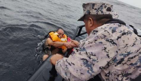 挖沙船沉没海事执法机构成功救出船上悉数19名船员
