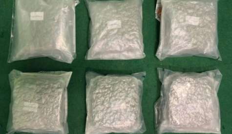 19岁大马青年涉嫌当毒骡 运3公斤大麻花入境香港机场被海关执法人员逮捕
